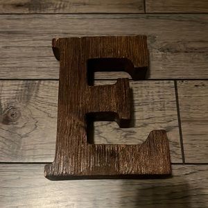 Freestanding letter E